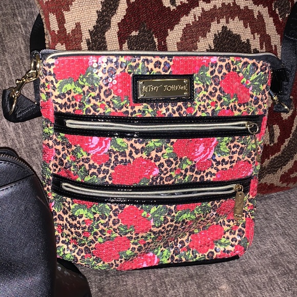 2 ✌🏾 Betsey Johnson purses! BUNDLE deal! - Picture 3 of 16